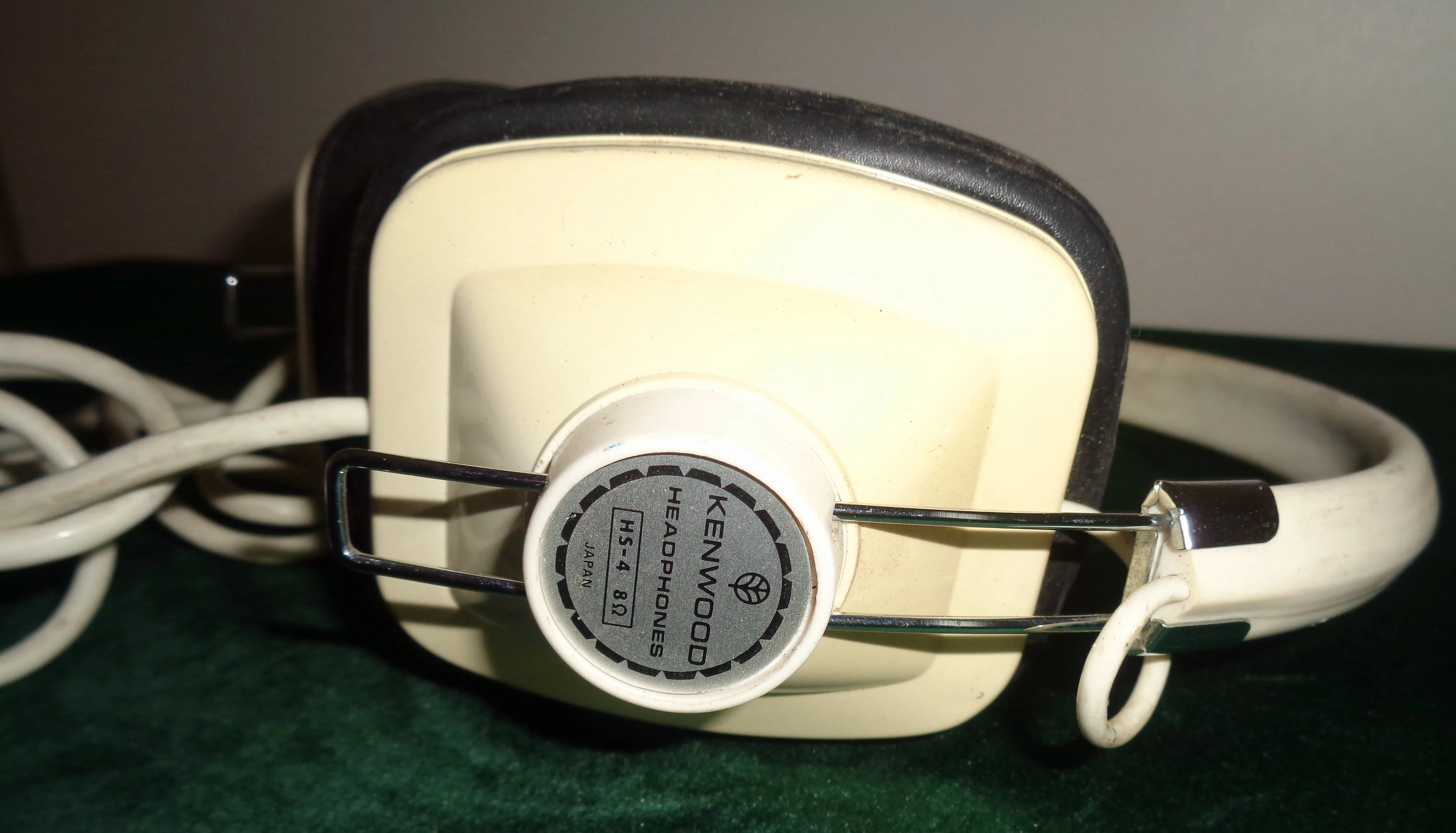 Vintage 1970s Kenwood HS4 8 Ohm White Headphones For Radio Communication